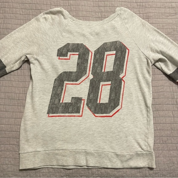 Disney Parks Women’s Minnie Mouse Pullover Sweatshirt Size M - Picture 6 of 6